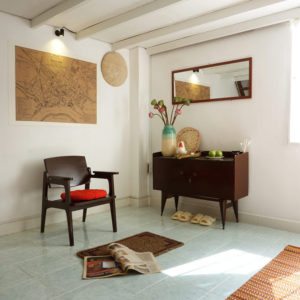 Gương sen và búp sen nhựa trong trang trí nội thất